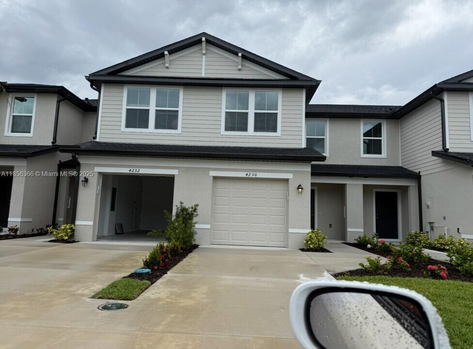 4228 Caterina Ct in North Fort Myers, FL - Foto de edificio