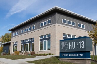 HUB13 in Oak Creek, WI - Foto de edificio - Building Photo