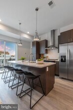 710 N 16th St, Unit 203 in Philadelphia, PA - Building Photo - Building Photo