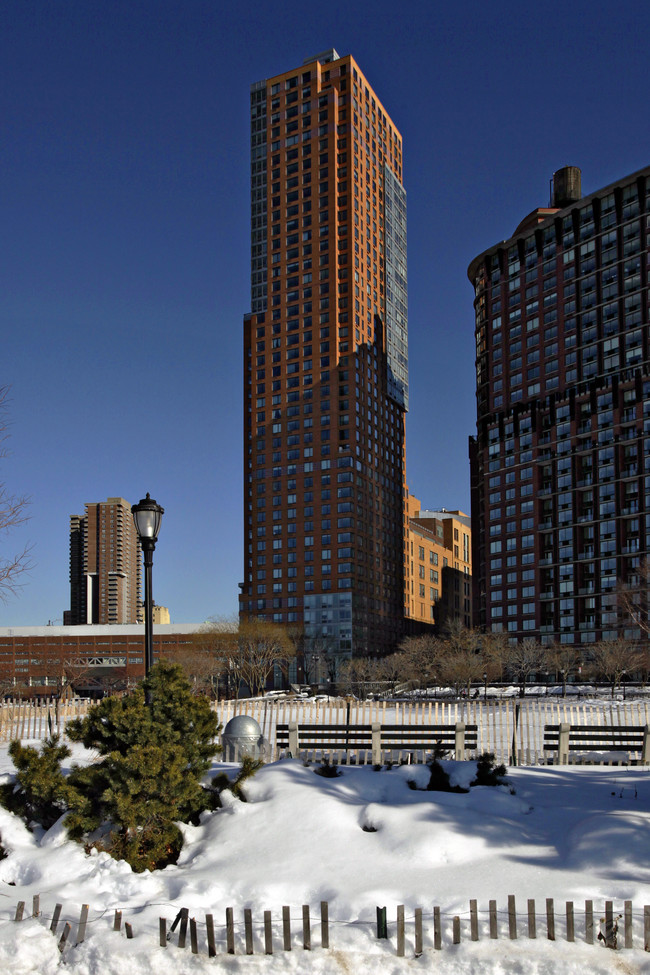 Tribeca Pointe in New York, NY - Building Photo - Building Photo