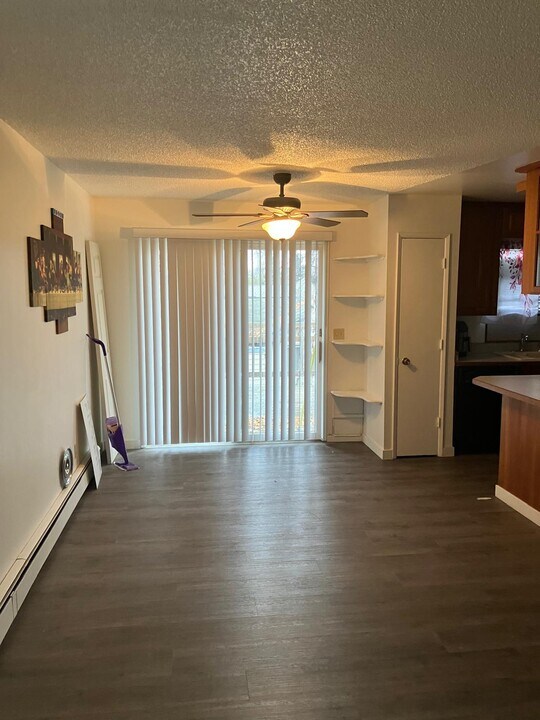 521 Tyee Cir, Unit A in Anchorage, AK - Building Photo