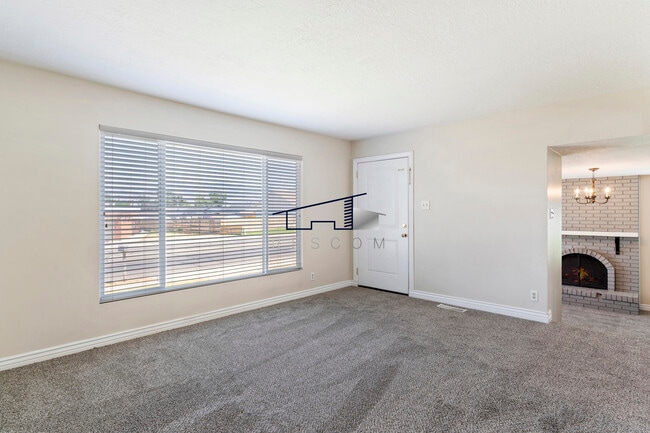 167 E 4700 S in Washington Terrace, UT - Foto de edificio - Building Photo