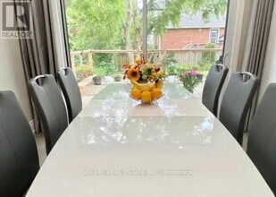 133 Meadowvale Dr in Toronto, ON - Building Photo - Building Photo