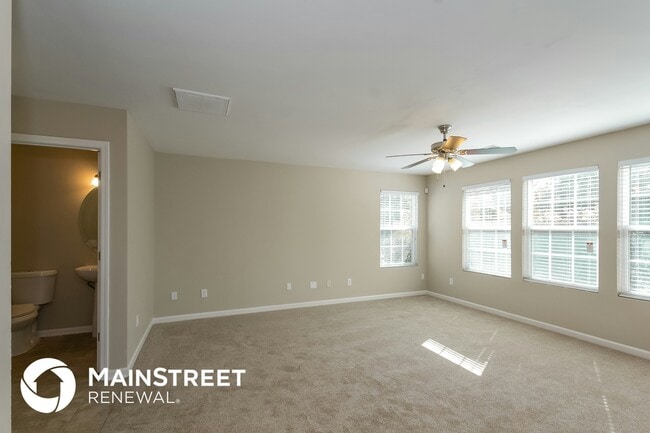 5677 Sable Way in Atlanta, GA - Foto de edificio - Building Photo