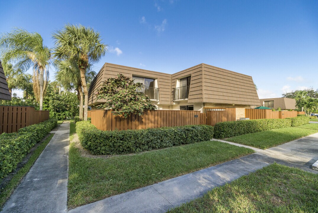 1132 11th Ct in Jupiter, FL - Building Photo