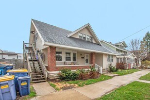 410 Eureka Ave SE in Grand Rapids, MI - Building Photo