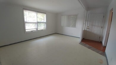 625 SE Taylor St, Unit Upper in Pullman, WA - Foto de edificio - Building Photo