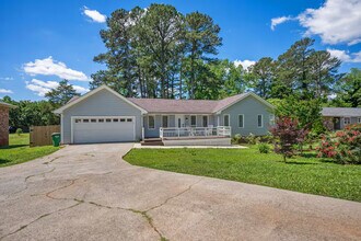 Room in House on Greg Dr SW in Lilburn, GA - Building Photo - Building Photo
