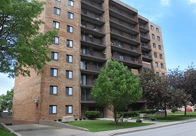 Millwood Place Apartments in Windsor, ON - Foto de edificio