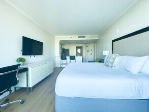 2889 McFarlane Rd in Miami, FL - Building Photo - Building Photo