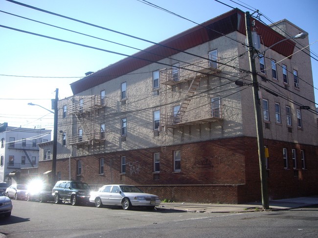 19 Hopkins Ave in Jersey City, NJ - Foto de edificio - Building Photo