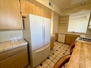 1937 Euclid St, Unit 105 in Santa Monica, CA - Foto de edificio - Building Photo