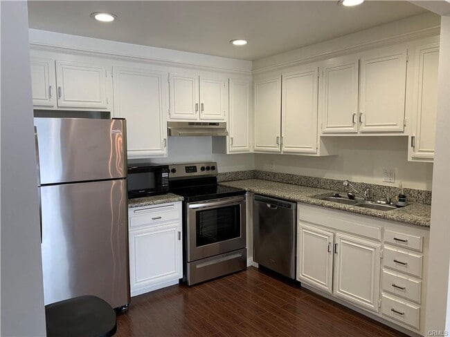 200 McNeil Ln in Newport Beach, CA - Building Photo - Building Photo