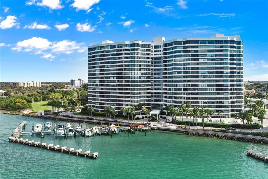988 Blvd of the Arts in Sarasota, FL - Foto de edificio