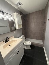 5212 Arboles Dr in Houston, TX - Building Photo - Building Photo