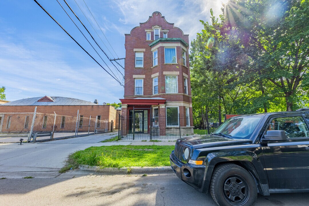 5115 S Laflin St in Chicago, IL - Building Photo