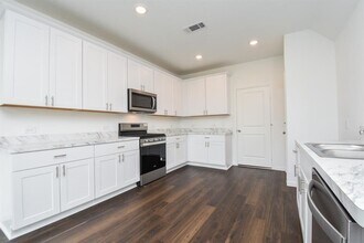 16412 Big Hickory Dr in Conroe, TX - Foto de edificio - Building Photo