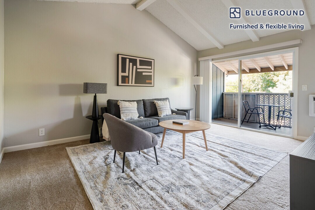 202 Calvert Dr in Cupertino, CA - Foto de edificio