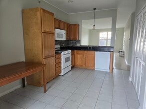 149 N Waters Edge Dr in Glendale Heights, IL - Building Photo - Building Photo