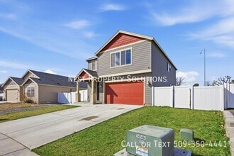 1111 Hilltop Ave NE in Quincy, WA - Building Photo - Building Photo