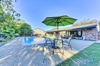 Hillside Place in Austin, TX - Building Photo - Building Photo