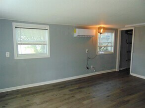 5113 Avenue O 1/2 in Galveston, TX - Building Photo - Building Photo