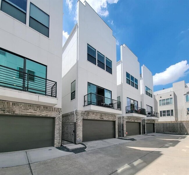 5709A Larkin St in Houston, TX - Building Photo - Building Photo