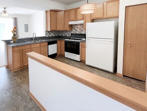 2294 Flagstone Ln in Carpentersville, IL - Building Photo - Building Photo
