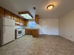 2304 Arbutus St in Eureka, CA - Building Photo - Building Photo