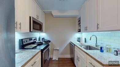237 E 34th St in New York, NY - Building Photo - Building Photo