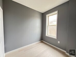 26 AVENUE, Unit 2F in Queens, NY - Building Photo - Building Photo