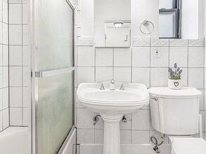 21-39-39 78th St in Queens, NY - Building Photo - Building Photo