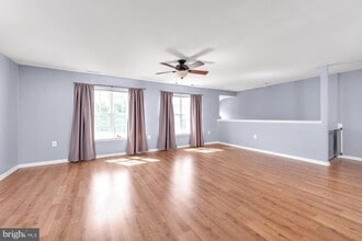 512 Sunflower Way in Mantua, NJ - Building Photo - Building Photo