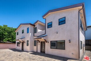 5220 Goodland Ave in Los Angeles, CA - Building Photo