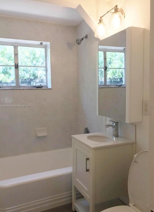 7445 Harding Ave in Miami Beach, FL - Building Photo - Building Photo