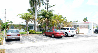 721 NE 3rd St in Hallandale Beach, FL - Building Photo - Building Photo