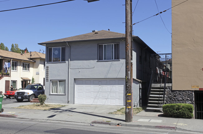 2564 Fruitvale Ave in Oakland, CA - Building Photo - Building Photo