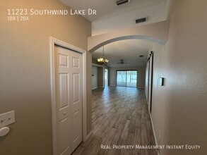 11223 Southwind Lake Dr in Gibsonton, FL - Building Photo - Building Photo