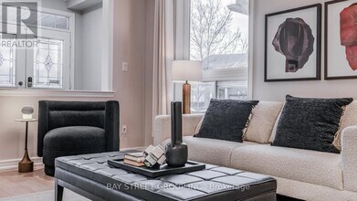 2292 Blue Oak Cir in Oakville, ON - Building Photo - Building Photo