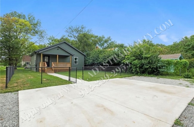 1742 Alabama St in Lawrence, KS - Building Photo - Building Photo