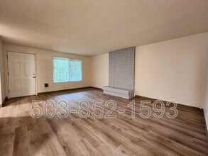 1829 NE 23rd Ct in Hillsboro, OR - Building Photo - Building Photo