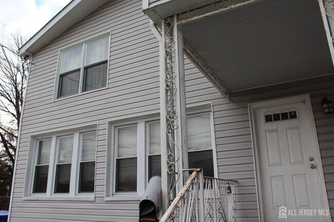 899 Green St-Unit -1st in Woodbridge Township, NJ - Building Photo - Building Photo