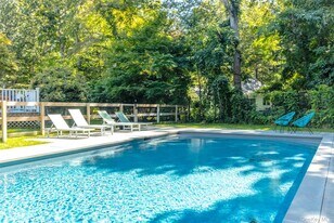 485 Pine Rd in Southold, NY - Building Photo