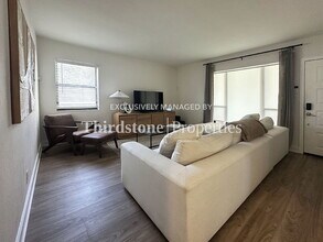 928 9th Ave N in Jacksonville Beach, FL - Building Photo - Building Photo