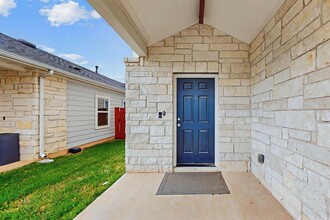 204 Bent Trl Ln in Andice, TX - Building Photo - Building Photo