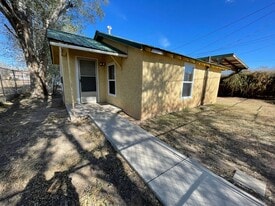 1117 W University Dr in Portales, NM - Building Photo