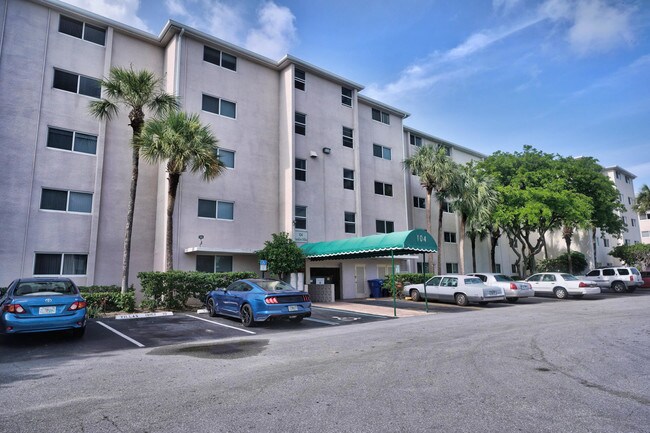 104 Paradise Harbour Blvd-Unit -114 in North Palm Beach, FL - Building Photo - Building Photo