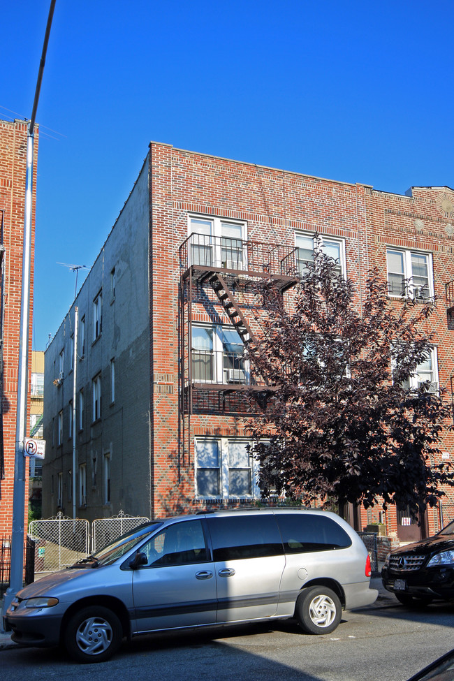 47-44 44th St in Flushing, NY - Building Photo - Building Photo