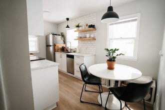 2122 Highland Pl in Minneapolis, MN - Building Photo - Building Photo