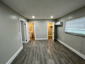 740 Himmarshee St, Unit #1 in Fort Lauderdale, FL - Building Photo - Building Photo